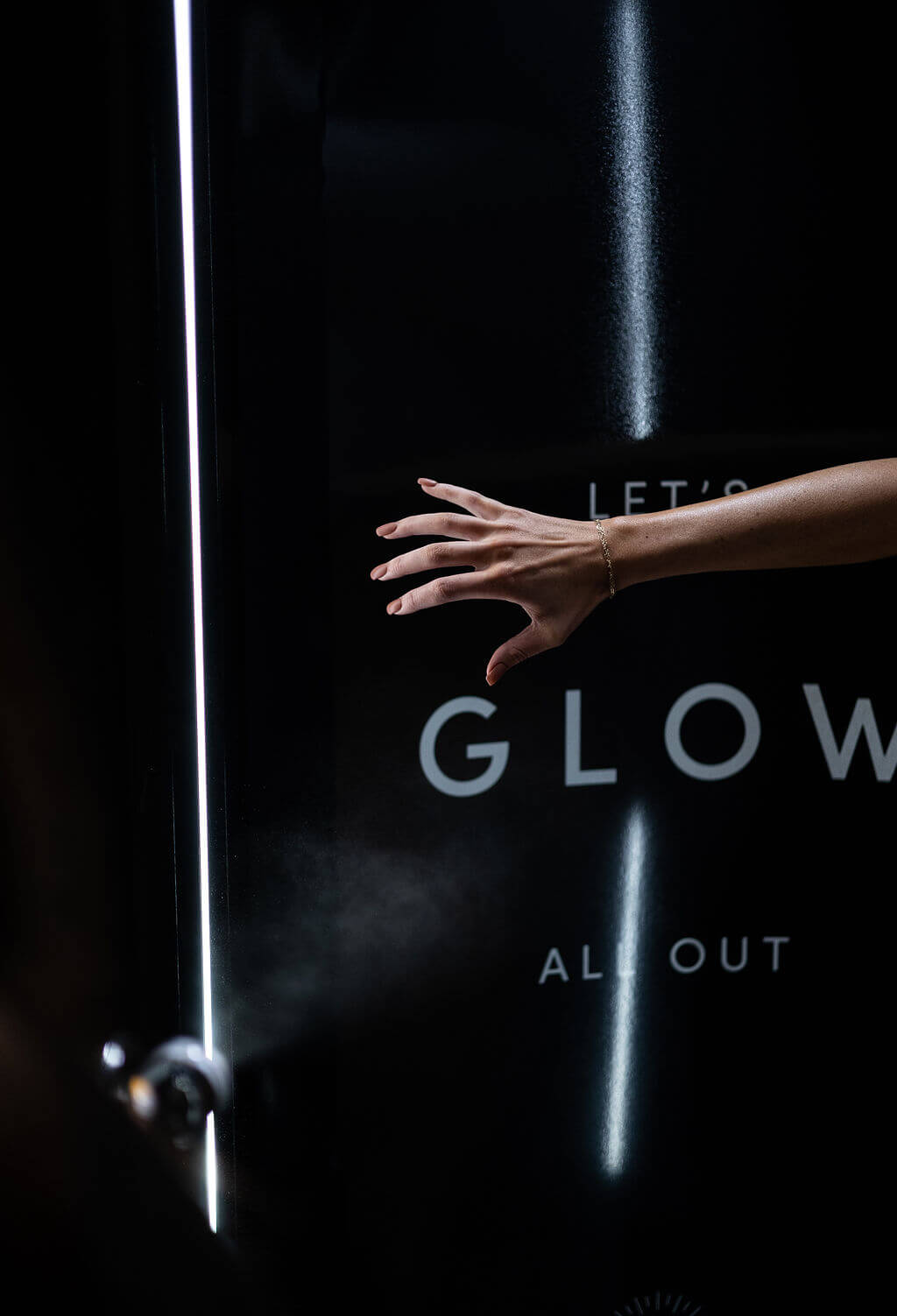Airbrush vs. Machine Understanding Spray Tan Delivery Styles