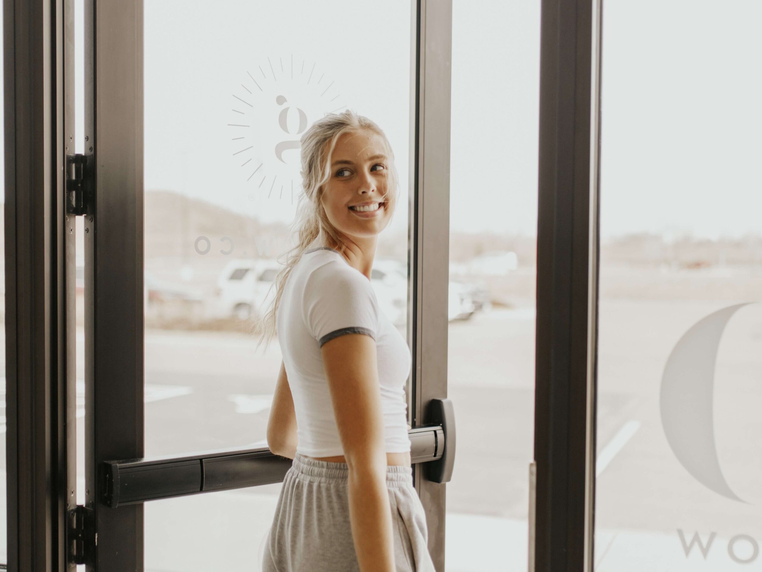 Spray Tanning With Freckles: How to Glow & Keep Your Natural Beauty